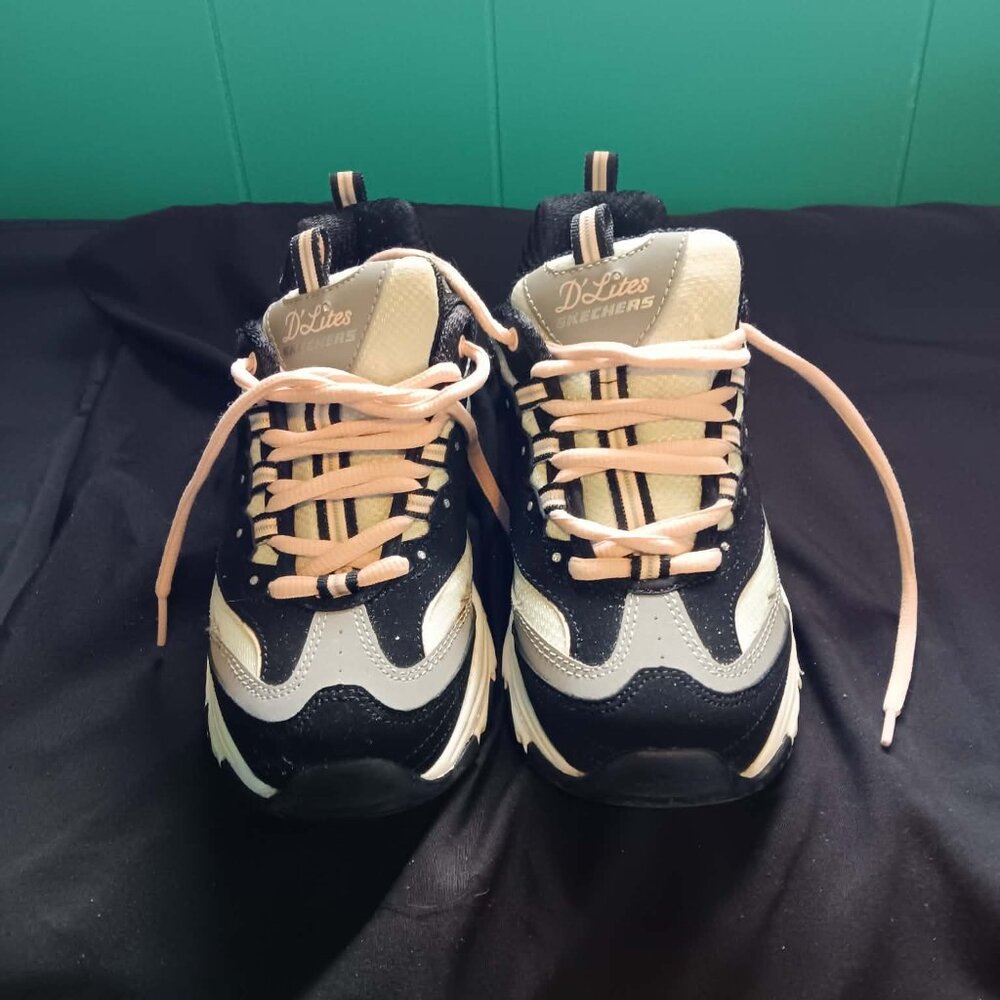 woman's Skechers size 6 black with pink accents
